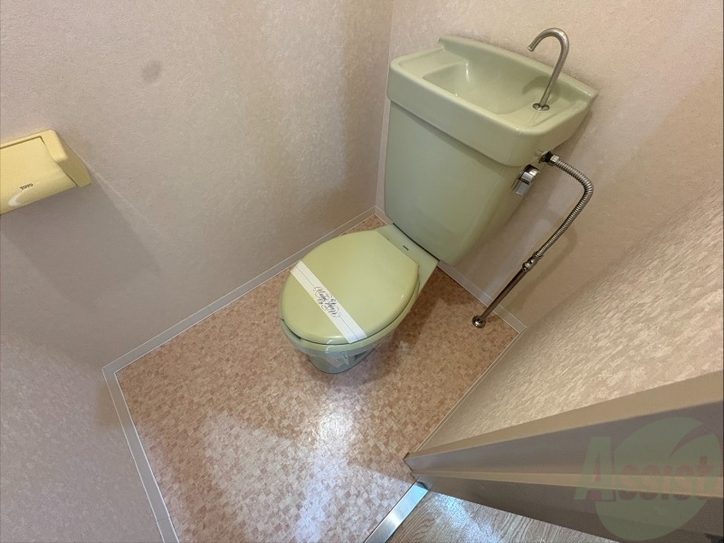 トイレ　こちらはトイレです。清潔感があり、安心して使用できます。