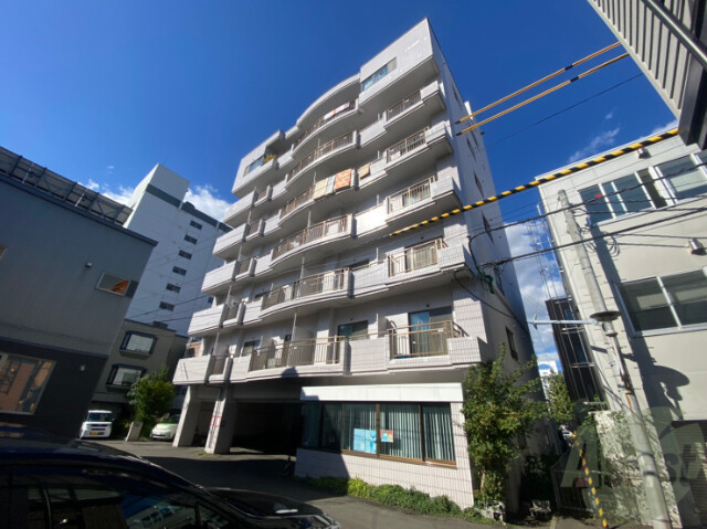 建物外観　札幌市中央区南４条西「ＫＡＩＤＯ医大前」