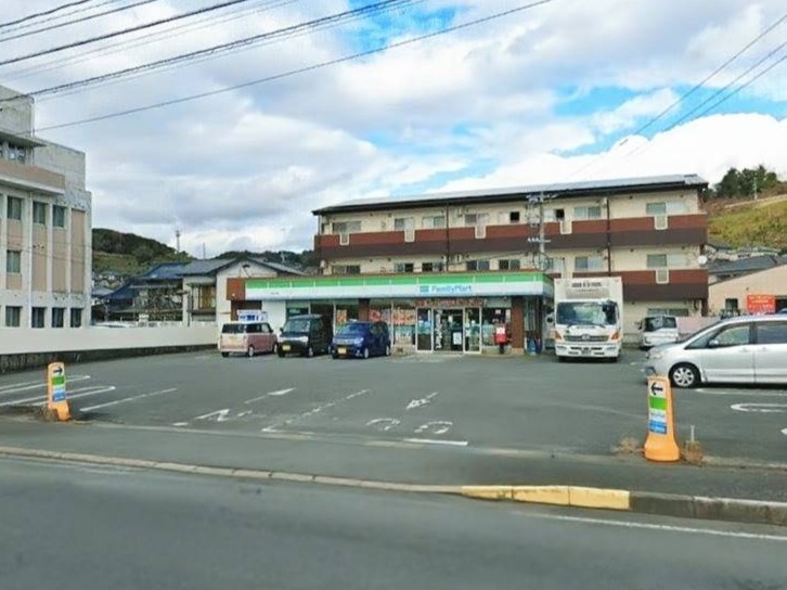 コンビニ　ファミリーマート川棚百津店（コンビニ）まで258m