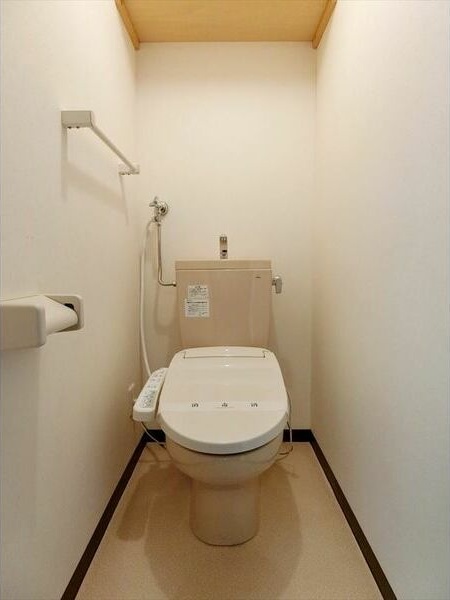 トイレ　嬉しいウォシュレット付きのトイレ！便座温かいですよ♪