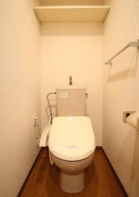 都営大江戸線 麻布十番駅 徒歩3分 7階建 築27年のトイレ写真