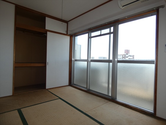第2寿町マンションの居間写真