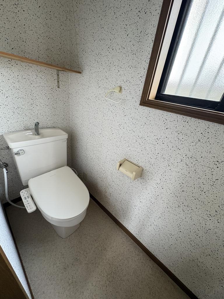 東武東上線 鉢形駅 徒歩9分 2階建 築31年のトイレ写真