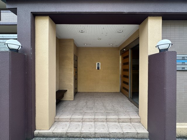 小田急線 新百合ケ丘駅 徒歩12分 3階建 築25年の外観写真