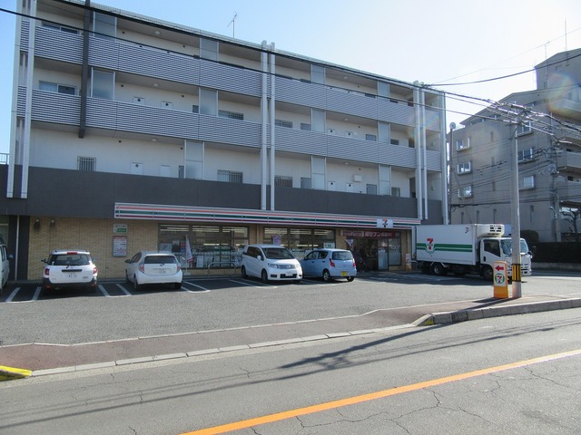 コンビニ　セブンイレブンさいたま植竹町1丁目店（コンビニ）まで633m
