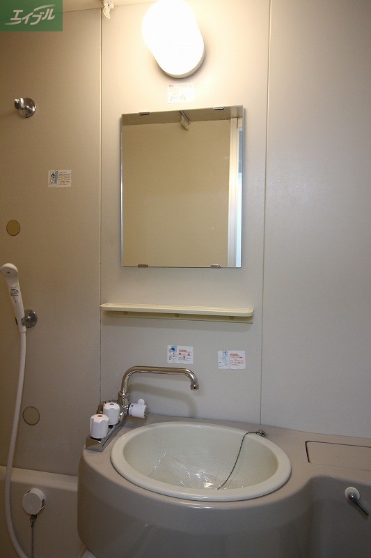 洗面設備　同物件別部屋の写真です