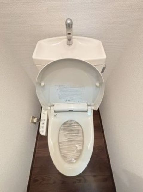 ＪＲ総武線 本八幡駅 徒歩13分 3階建 築46年のトイレ写真