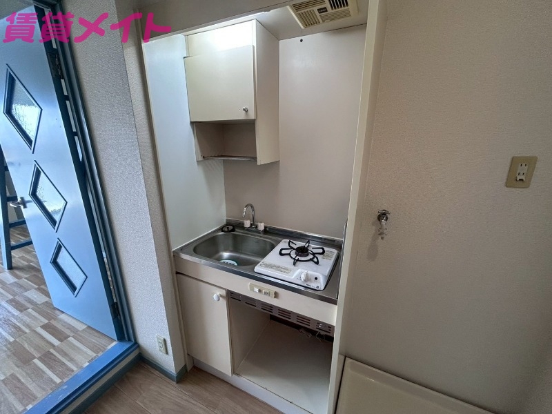 キッチン　別部屋参考写真です