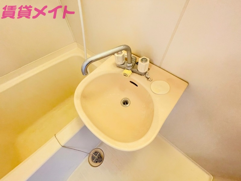 洗面設備　別部屋参考写真です