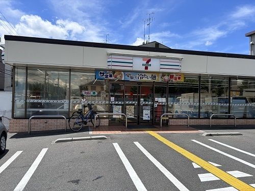 コンビニ　セブンイレブン京都上桂東ノ口店（コンビニ）まで300m