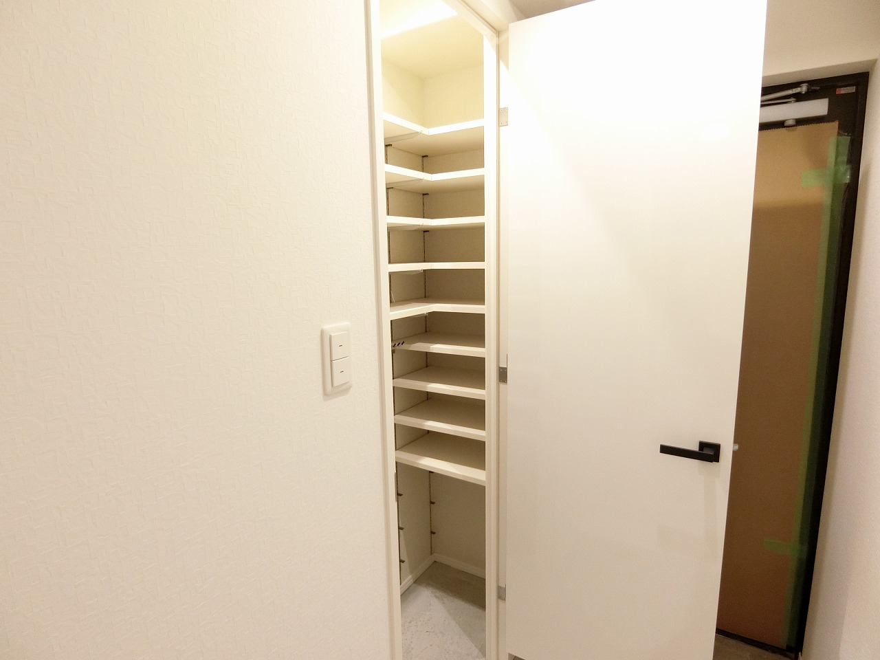 収納　１０６号室の写真です。現況を優先します。