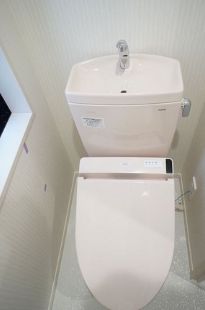 東急田園都市線 池尻大橋駅 徒歩5分 6階建 築9年のトイレ写真