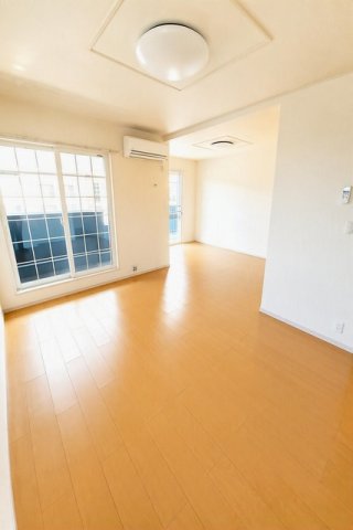 コルテーゼ IIIの居間写真