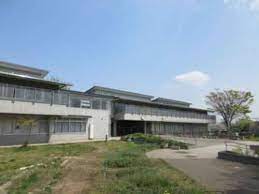 小学校　多摩市立多摩第一小学校（小学校）まで211m