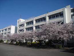 中学校　多摩市立多摩中学校（中学校）まで244m
