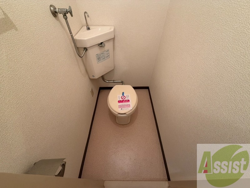 トイレ　広々お使いいただけるお手洗いになっています。