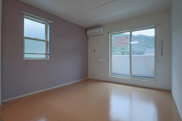 居室・リビング　同じ建物の別のお部屋