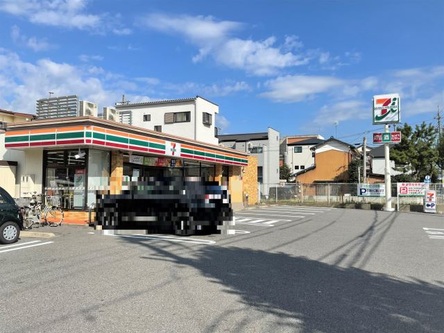 コンビニ　セブンイレブン（コンビニ）まで390m