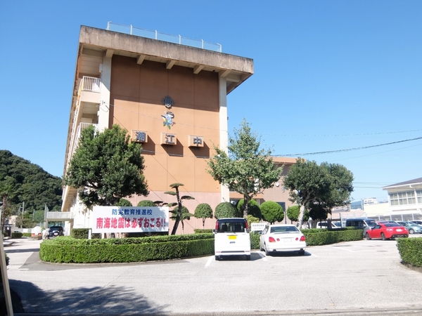 中学校　高知市立潮江中学校（中学校）まで449m