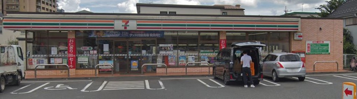 コンビニ　セブンイレブン（コンビニ）まで84m