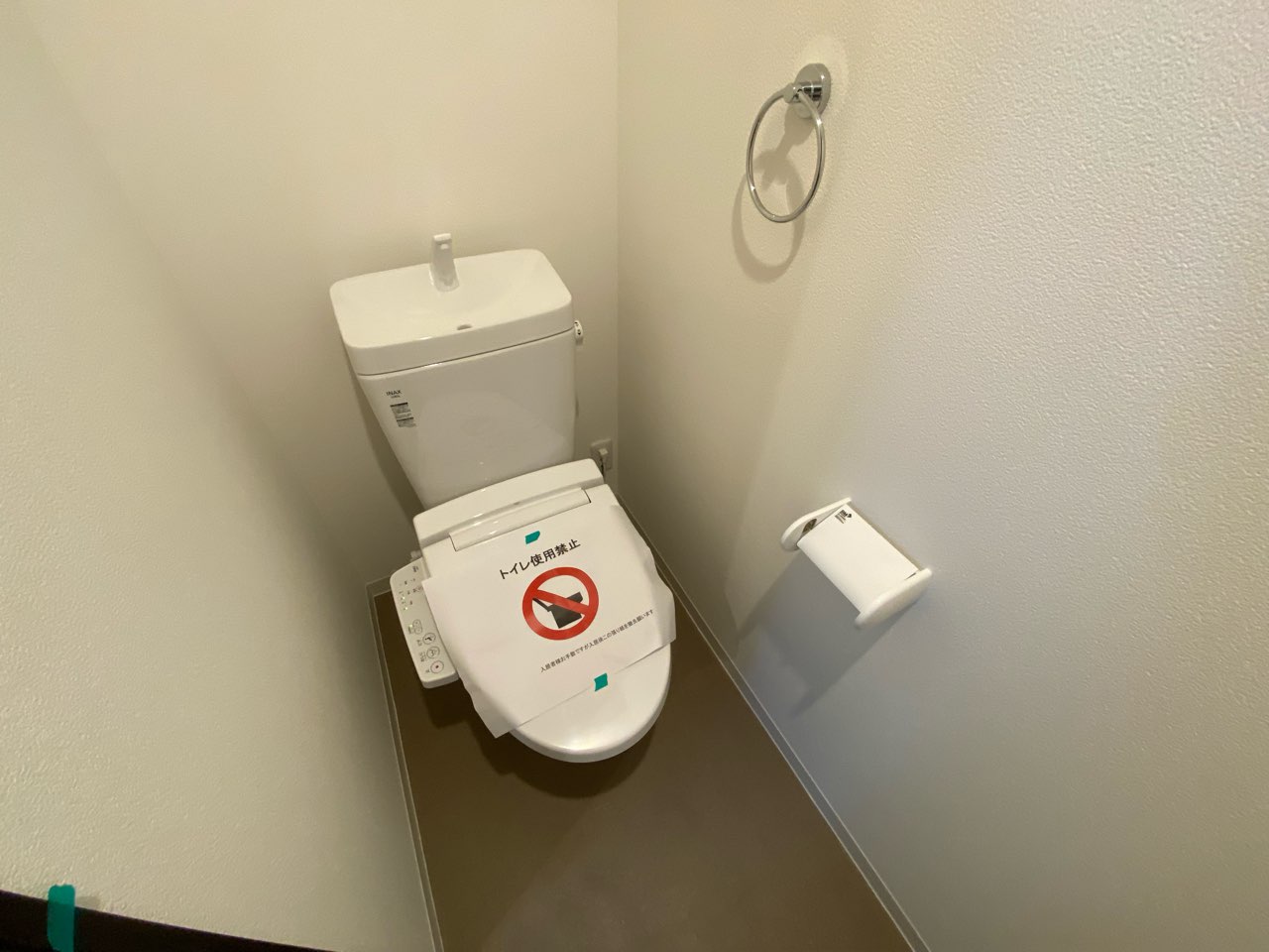 トイレ　温水洗浄便座付きのトイレです♪