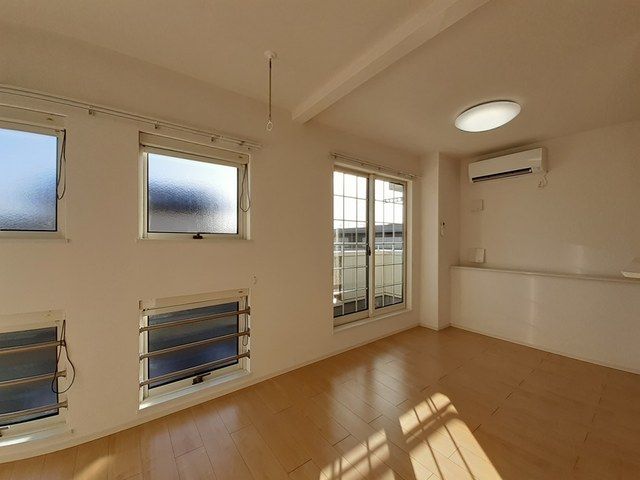 グローヴ イーケーの居間写真