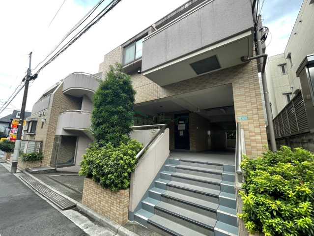 東急東横線 学芸大学駅 徒歩9分 3階建 築32年の外観写真