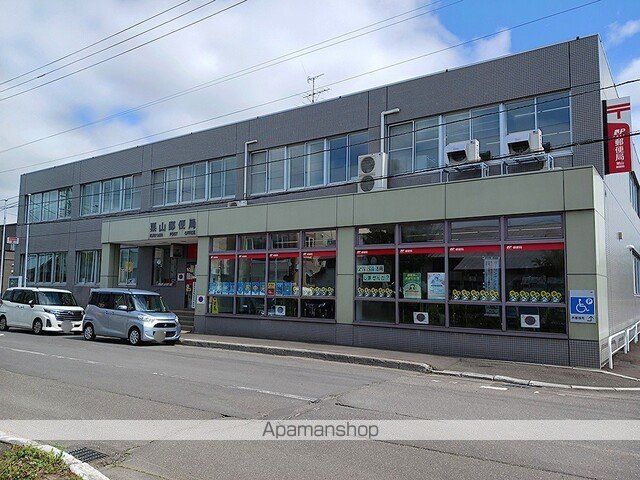 郵便局　栗山郵便局（郵便局）まで1052m