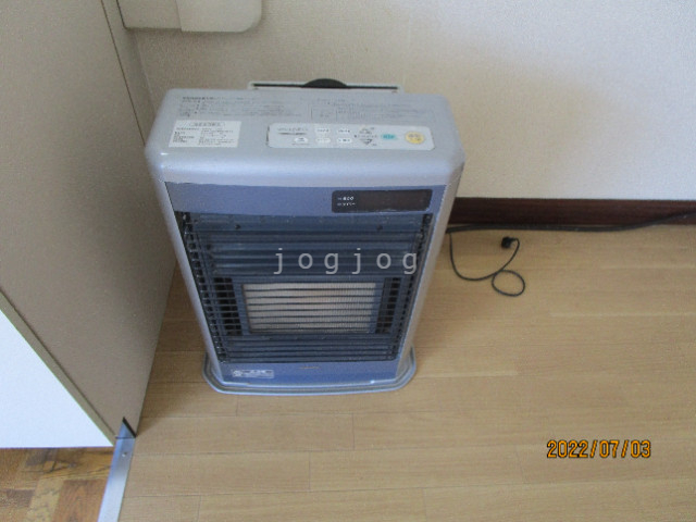 その他設備　冬はあったか石油ストーブです。