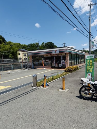 コンビニ　セブンイレブン柏原高井田店（コンビニ）まで2526m