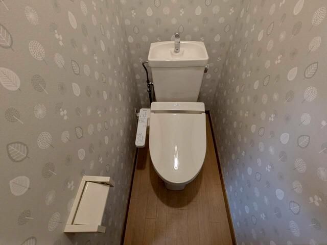 ＪＲ総武線 小岩駅 徒歩11分 4階建 築34年のトイレ写真