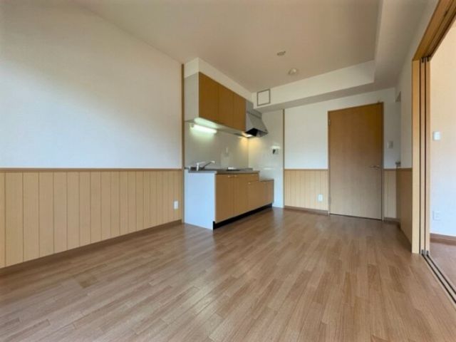 グレイスコート仁保新町の居間写真