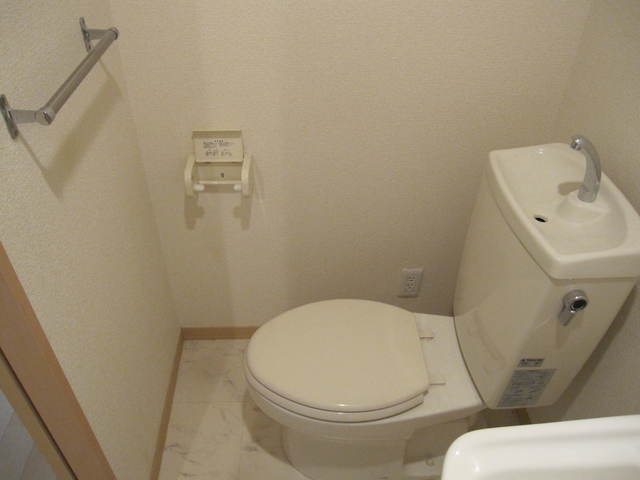 東武東上線 北池袋駅 徒歩7分 3階建 築21年のトイレ写真