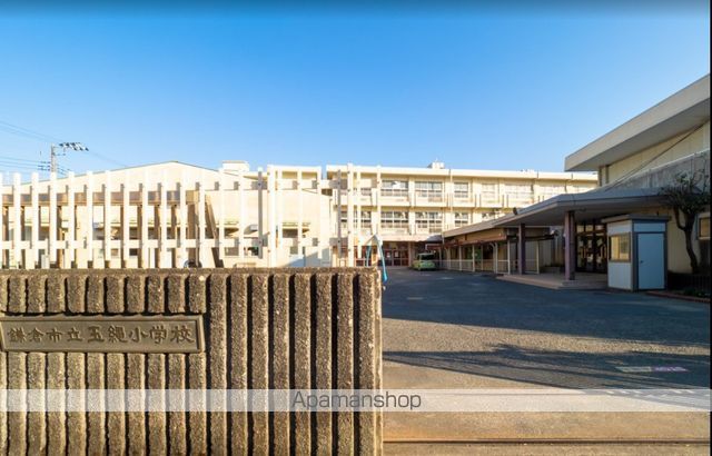 小学校　鎌倉市立玉繩小学校（小学校）まで574m
