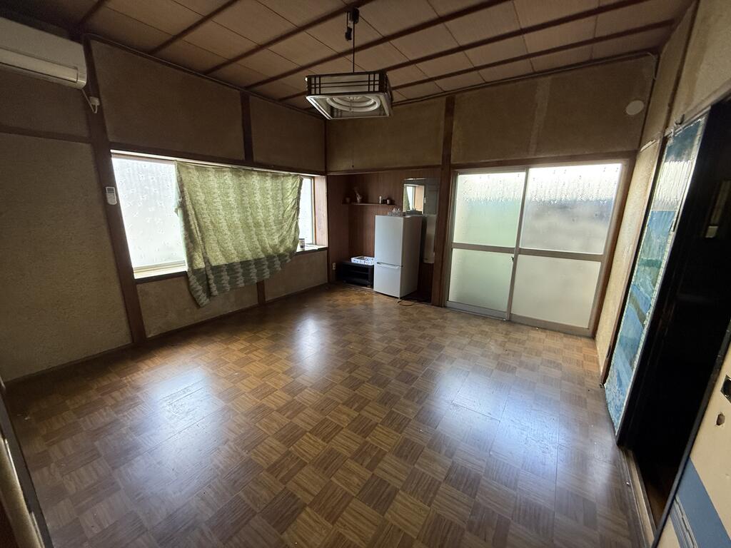 中央2丁目戸建ての居間写真