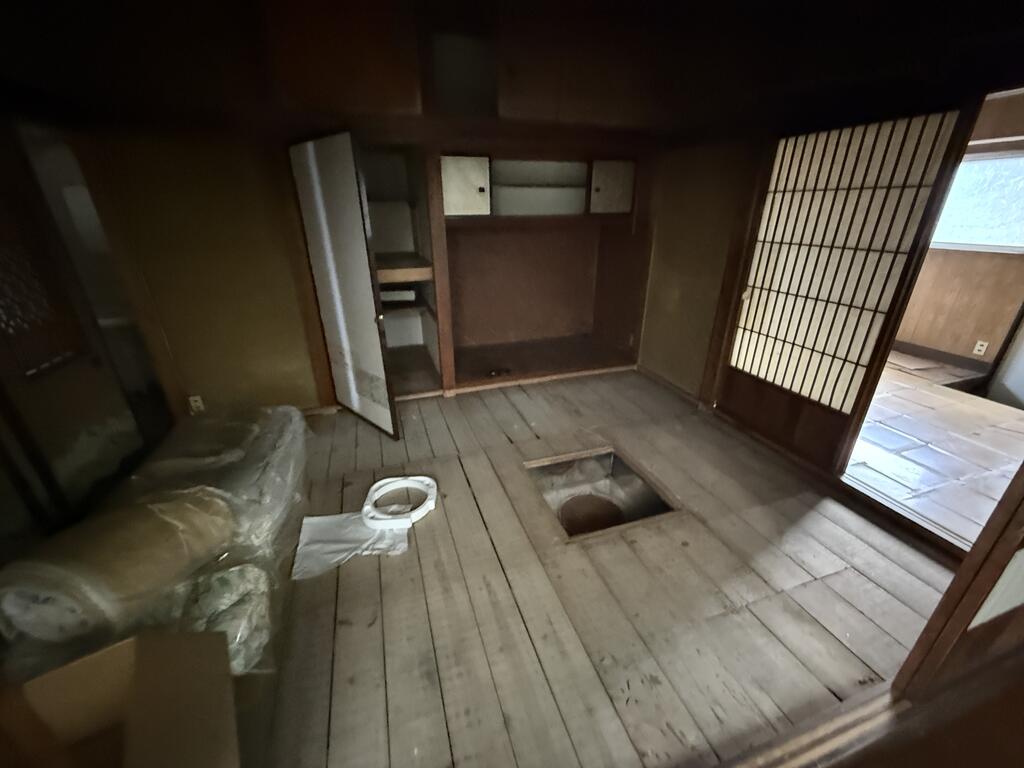 中央2丁目戸建ての居間写真