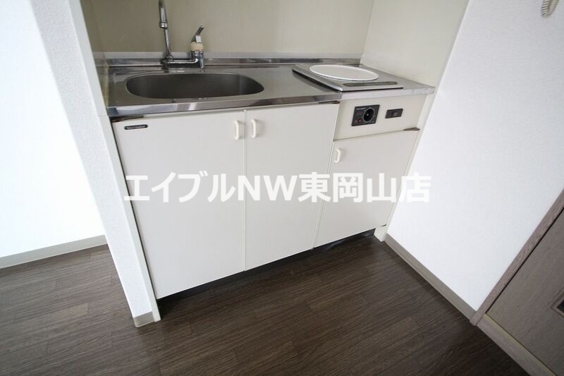 キッチン　同物件別部屋の写真です
