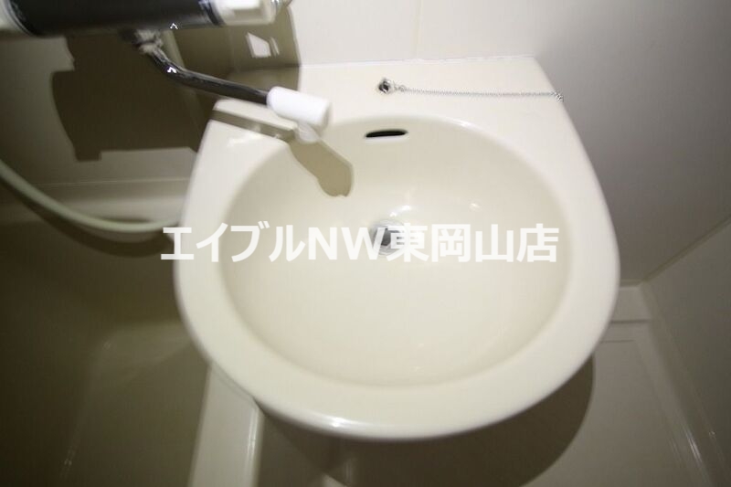 洗面設備　同物件別部屋の写真です