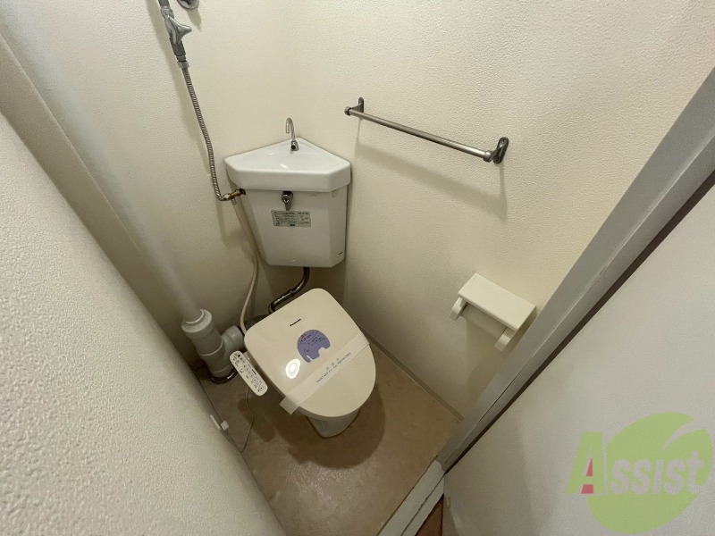 トイレ　こちらはトイレです。清潔感があり、安心して使用できます。