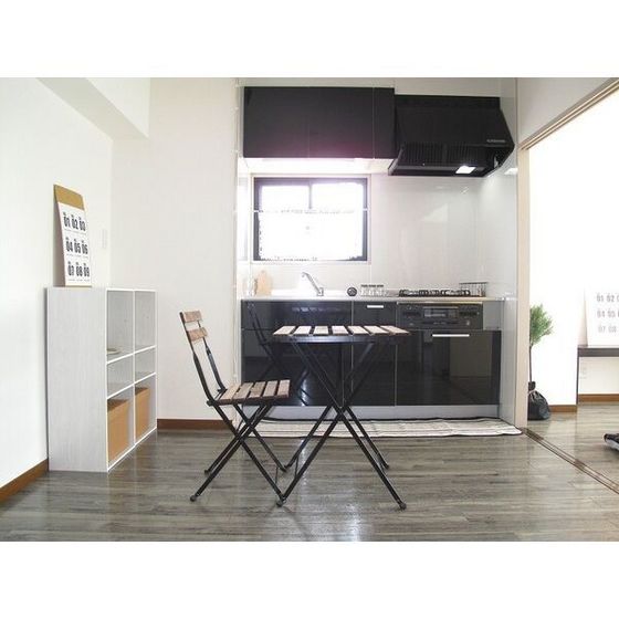 キッチン　※インテリア家具・小物類は展示用です。