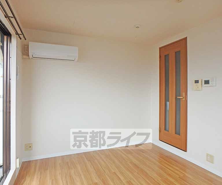 地下鉄烏丸線 北大路駅 徒歩20分 3階建 築39年の居間写真