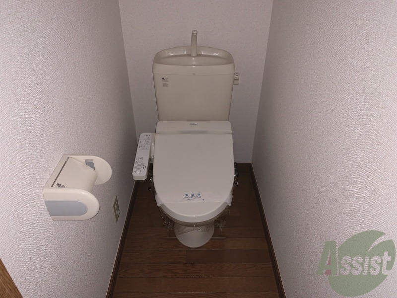 トイレ　トイレは温水便座です。いつでも暖かいですね。