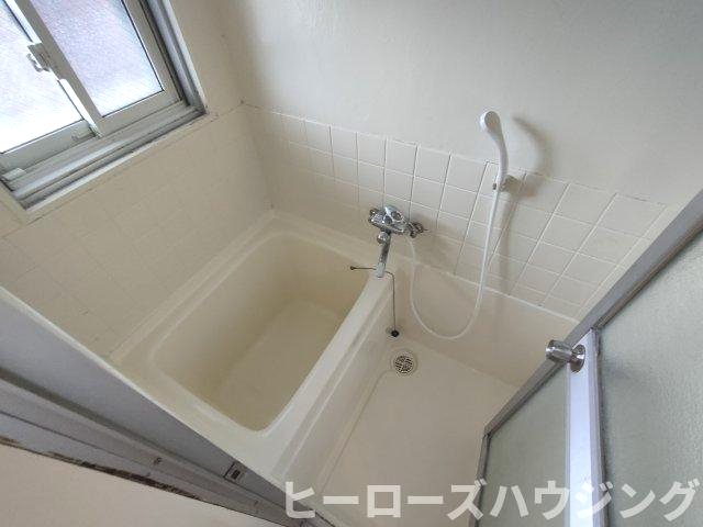 バス・シャワールーム　※同タイプの写真となり、実際のお部屋とは異なる場合があります