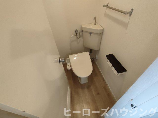トイレ　※同タイプの写真となり、実際のお部屋とは異なる場合があります