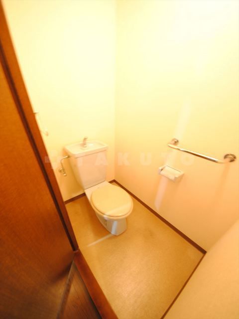 イーストヴィレッジ宮の前のトイレ写真