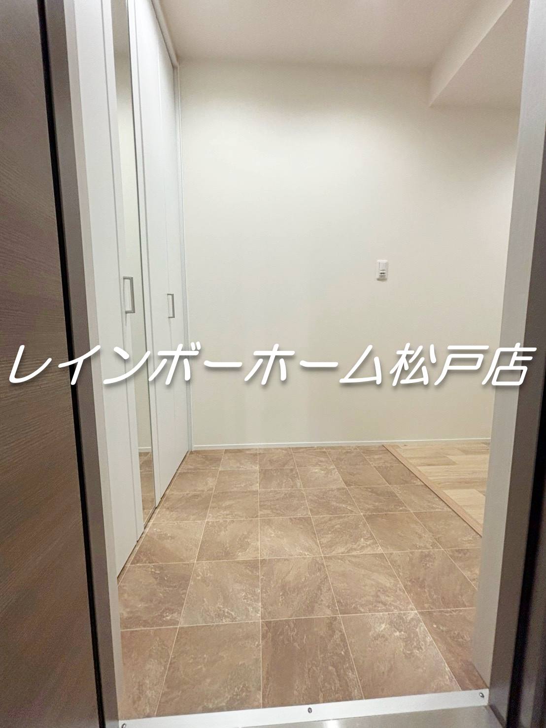 玄関　収納もある玄関です