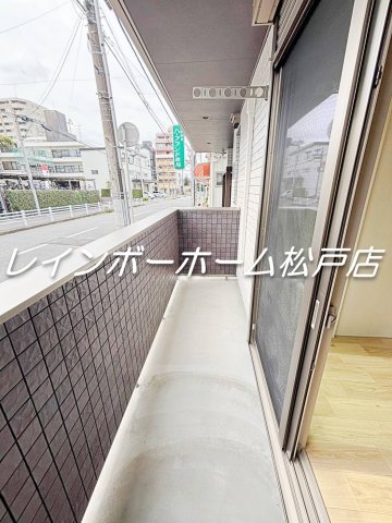 バルコニー　暖かな日差しのふりそそぐバルコニー