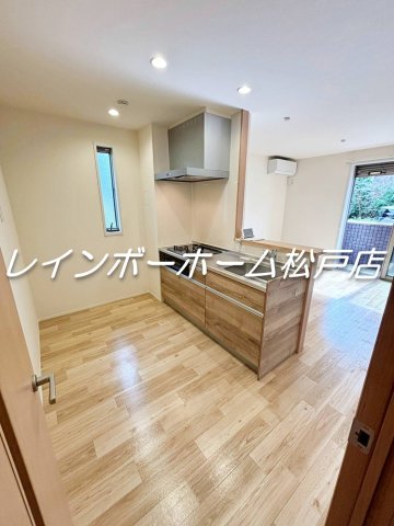 居室・リビング　こちらの居間で趣味の時間をお楽しみください