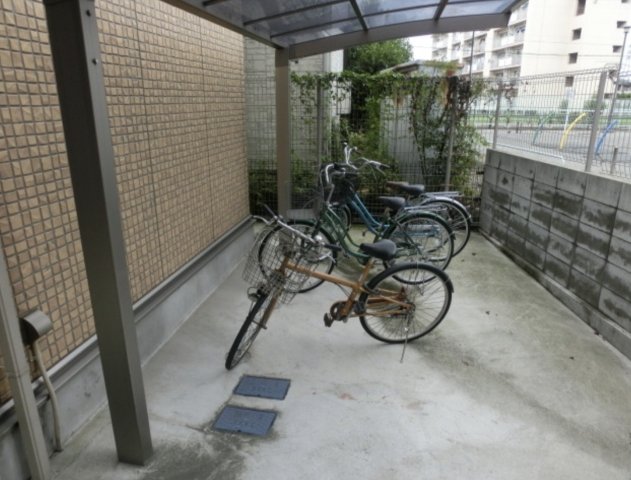 日暮里・舎人ライナー 西新井大師西駅 徒歩12分 2階建 築16年の外観写真