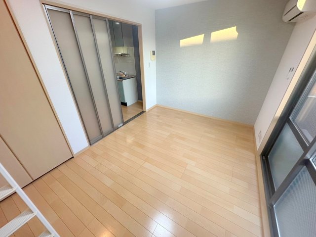 その他部屋・スペース　ゆとりのあるベッドルームで快適な睡眠をとってくださいね。